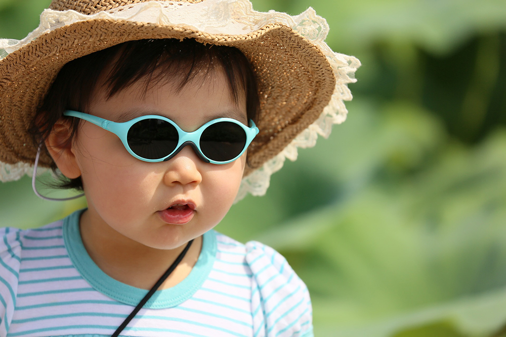 children need sunglasses