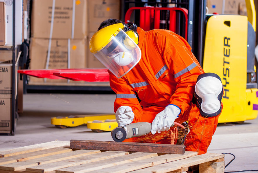Wearing Eye Protection at Work - Advanced Eyecare Optometry